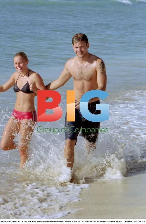 Kate Bosworth and Matthew Davis in "Blue Crush"