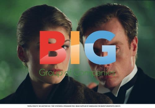 Toby Stephens & Rosamund Pike in Die Another Day