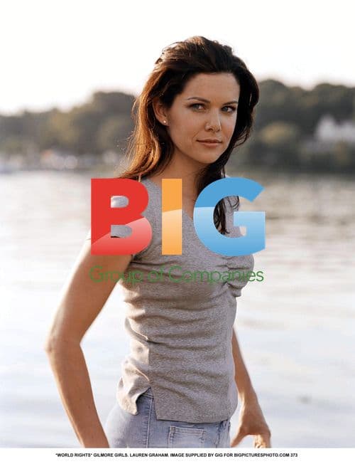 Lauren Graham on Gilmore Girls Set