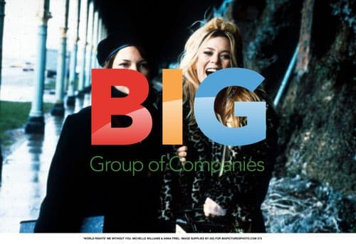 Michelle Williams & Anna Friel on Set