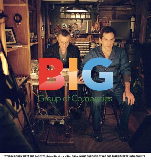 Robert De Niro and Ben Stiller in MEET THE PARENTS