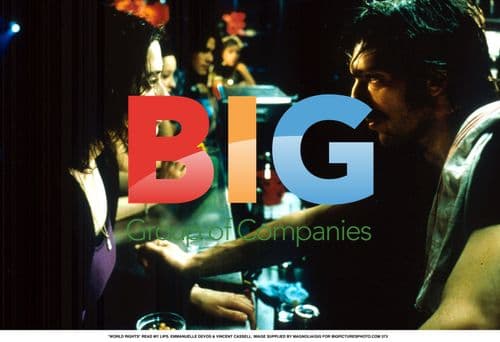 Emmanuelle Devos & Vincent Cassell in Bar