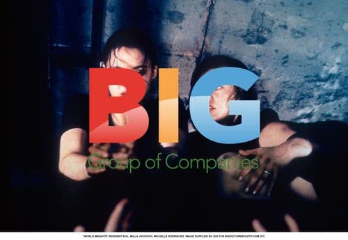 Milla Jovovich and Michelle Rodriguez in Resident Evil