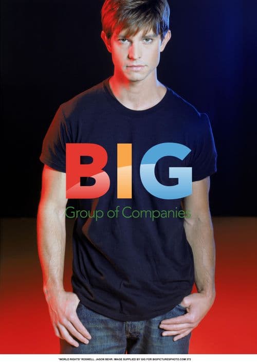 Jason Behr on Roswell Set