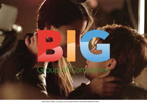 Shiri Appleby and Jason Behr in Roswell