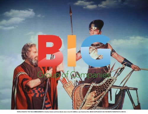 Charlton Heston and Anne Baxter in THE TEN COMMANDMENTS