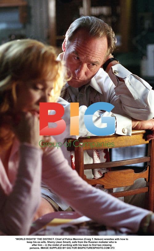 THE DISTRICT - Chief Mannion struggles to keep ex-wife safe