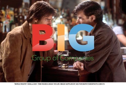 VANILLA SKY. TOM CRUISE & NOAH TAYLOR