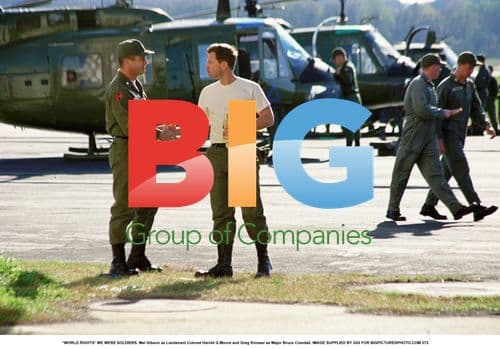 WE WERE SOLDIERS - Mel Gibson and Greg Kinnear