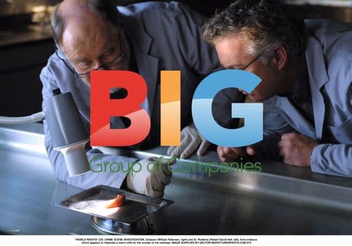 CSI: Grissom and Dr. Robbins investigate crime scene