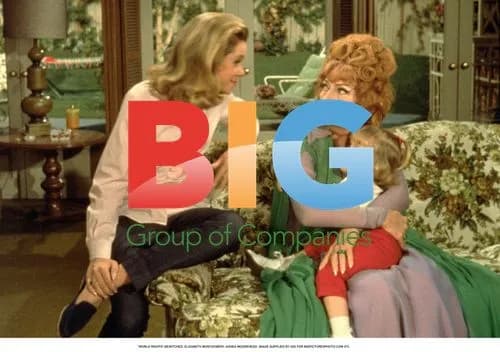 Elizabeth Montgomery and Agnes Moorehead in Bewitched