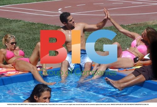 Big Brother 3 Houseguests Relax