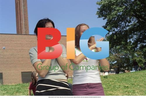 Mandy Moore and Alexandra Holden in "How to Deal"