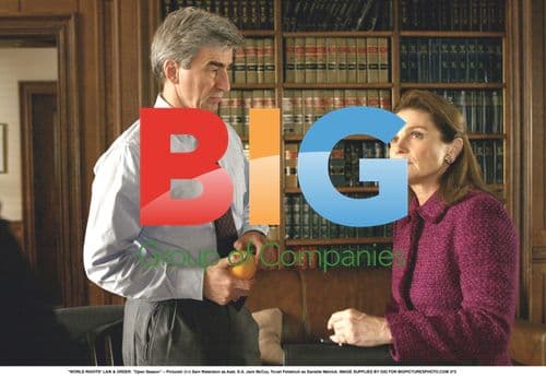 LAW & ORDER Cast on Set