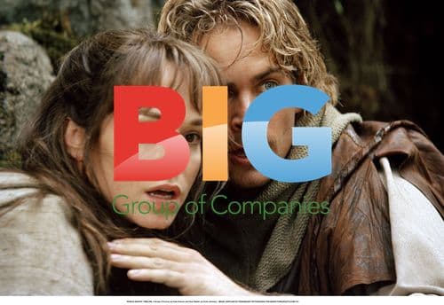 Frances O'Connor and Paul Walker in TIMELINE