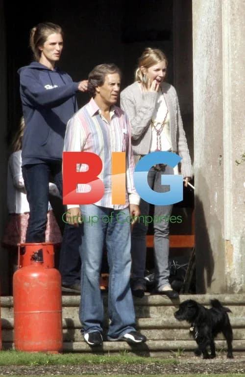Sienna Miller oversees sister's wedding prep