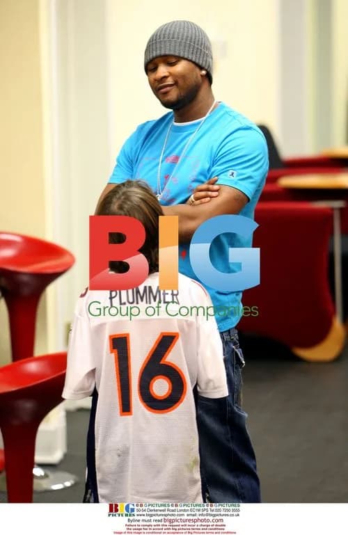 Usher Christmas Shopping for Cars