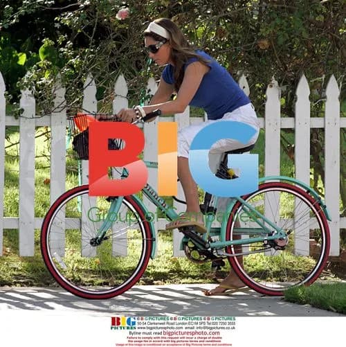 Kelly Brook and Billy Zane bike ride in LA