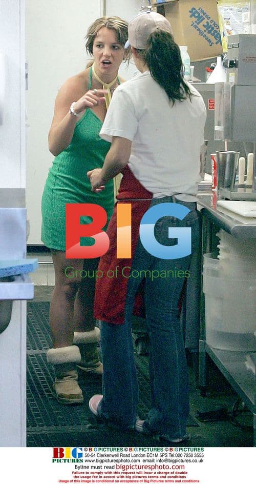 Britney Spears visits father's restaurant in Venice Beach