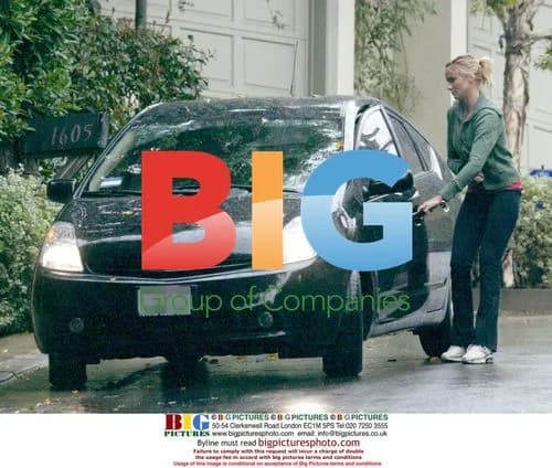 Cameron Diaz Leaves Gym With Suspicious Ring