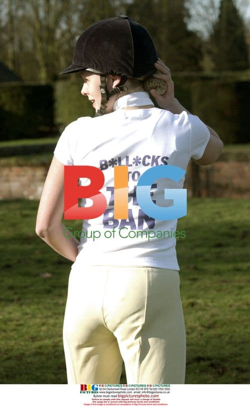 Cheshire Forest Hunt rides in protest of fox hunting ban