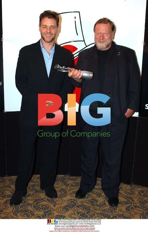 Russell Crowe Presents Lifetime Achievement Award