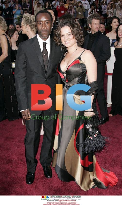 Don Cheadle and guest arrive at Oscars 2005