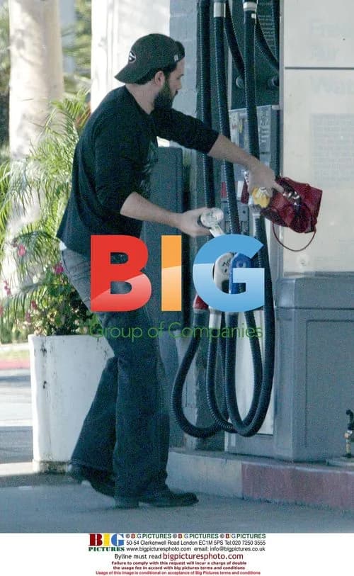 Jennifer Garner and Ben Affleck stop for coffee and gas