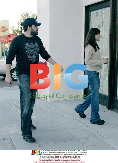 Jennifer Garner and Ben Affleck stop for coffee and gas