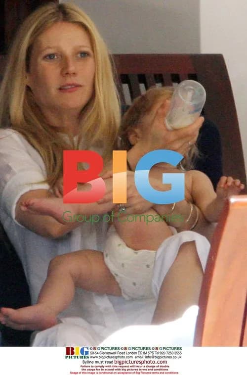 Gwyneth Paltrow and daughter Apple on Valentino's yacht