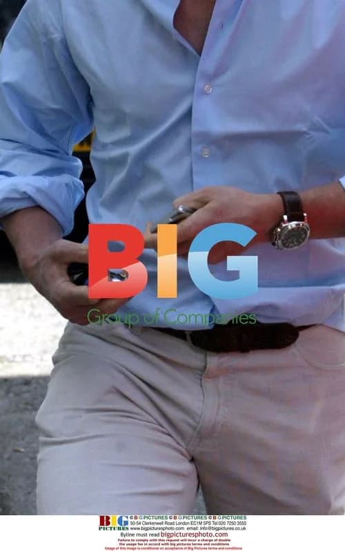 Hugh Grant in Scuffle with Photographer