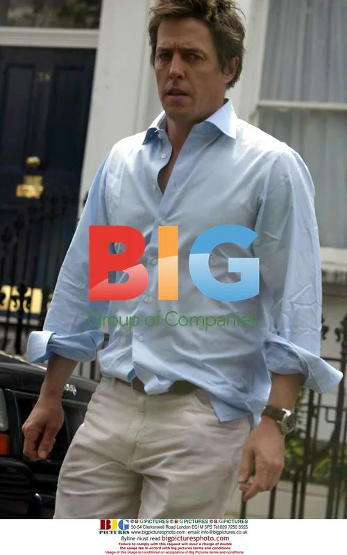 Hugh Grant has altercation with paparazzi