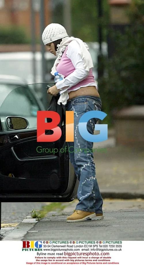 Jade Goody Fills Up Car