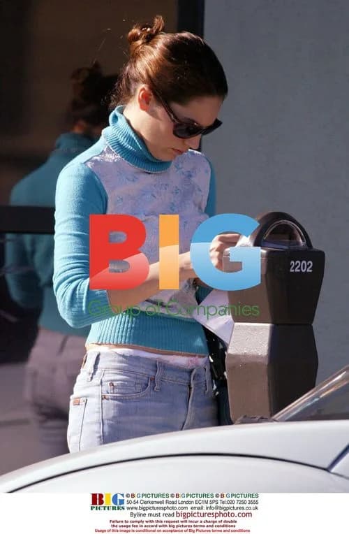 Kelly Brook Shopping in Santa Monica