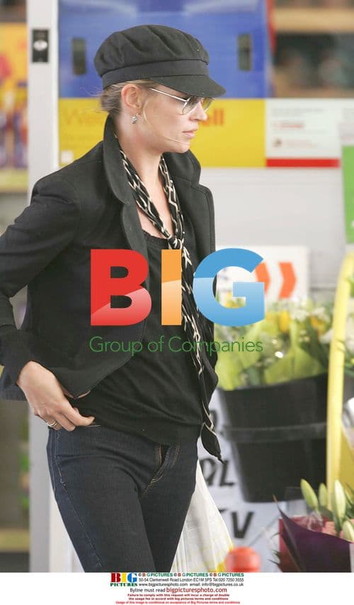 Kate Moss Leaves Home with Family