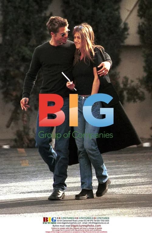 Brad Pitt and Jennifer Aniston go to art gallery