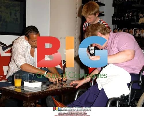 Rio Ferdinand Signing Autographs