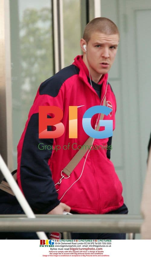 Arsenal squad leave hotel for FA cup semifinal