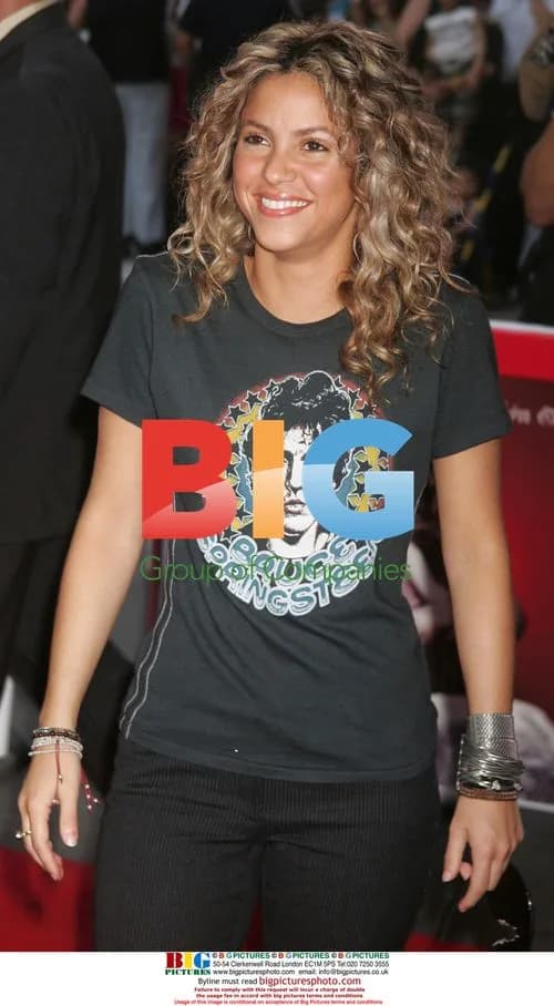 Shakira Promotes New CD in Times Square