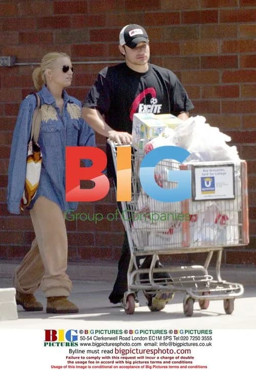 Jessica Simpson and Nick Lachey go shopping