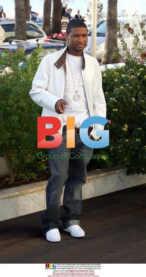 Usher Poses at NRJ Music Awards 2005