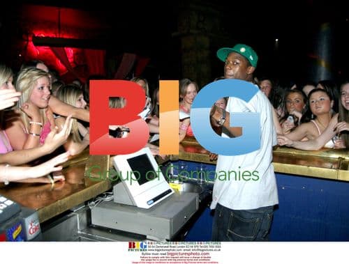 VS Pop-band Onstage at Cheshire Oaks Nightclub